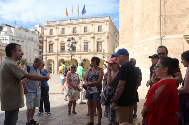 07-10-19 turistas crucero.jpg