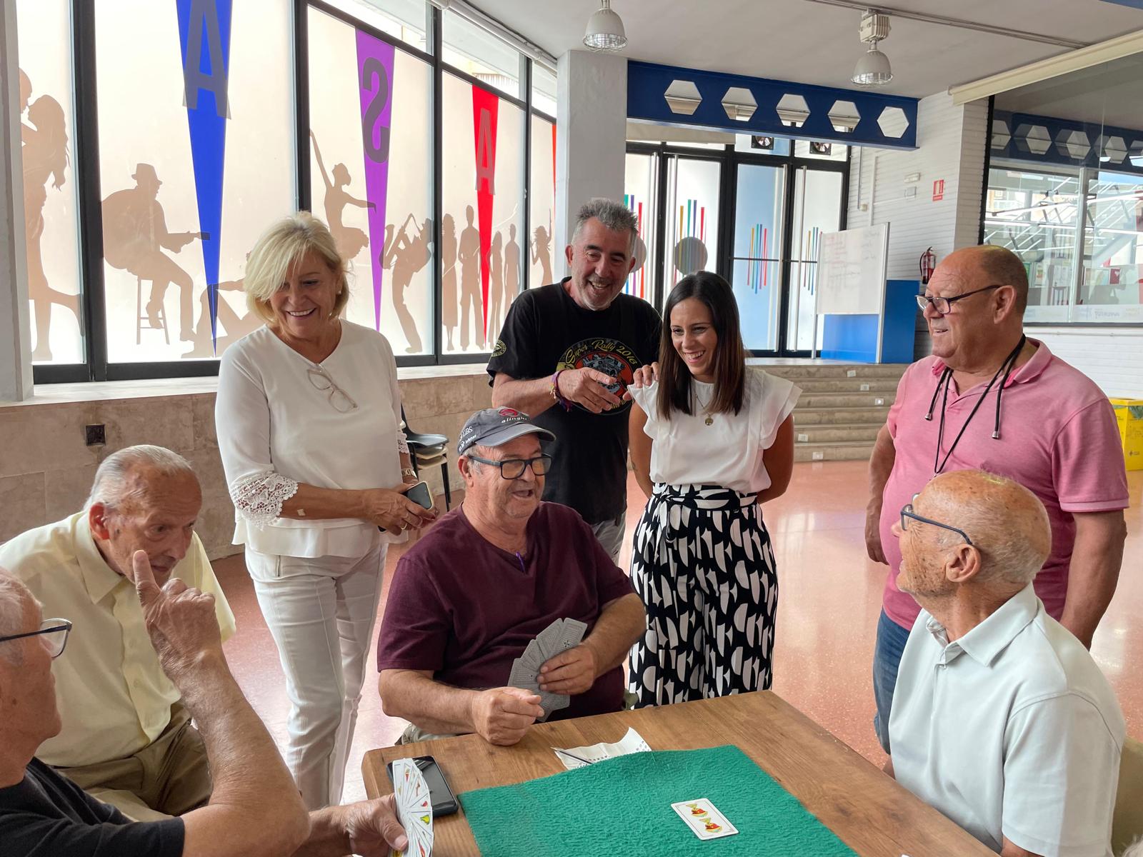 Jubilats i pensionistes La Panderola gaudeix de les seues activitats diàries en les instal·lacions del Casal Jove del Grau