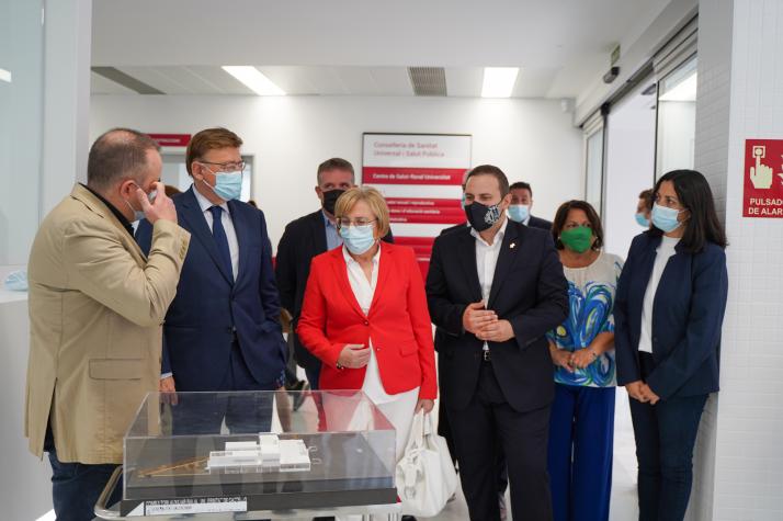 Puig, Barcelo, Lopez y Granero en la inauguracion Centro de Salud Raval Universitari.jpg