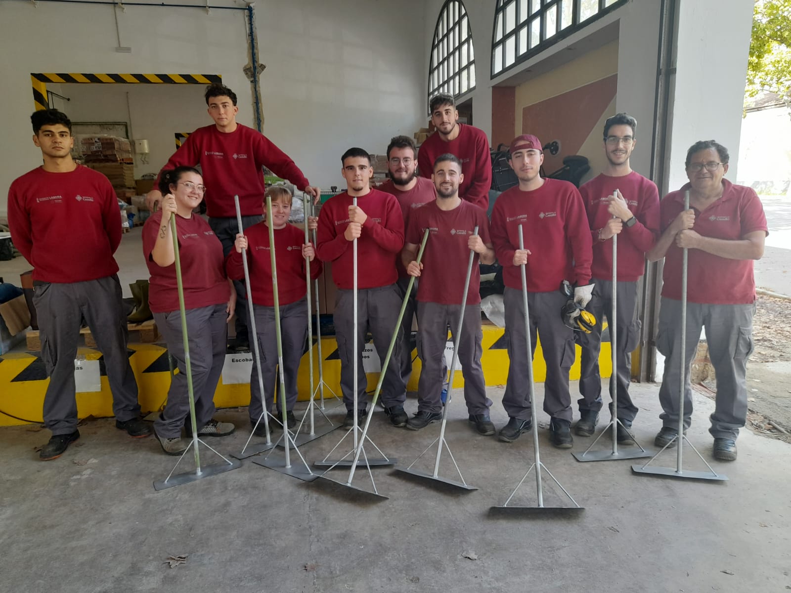 XIV fabriquen eines de neteja per als voluntaris castellonencs que ajuden en la zona afectada per la DANA